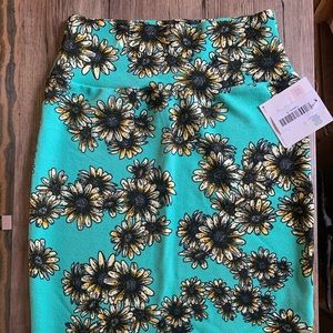 Sz small LuLaRoe Cassie skirt floral NWT